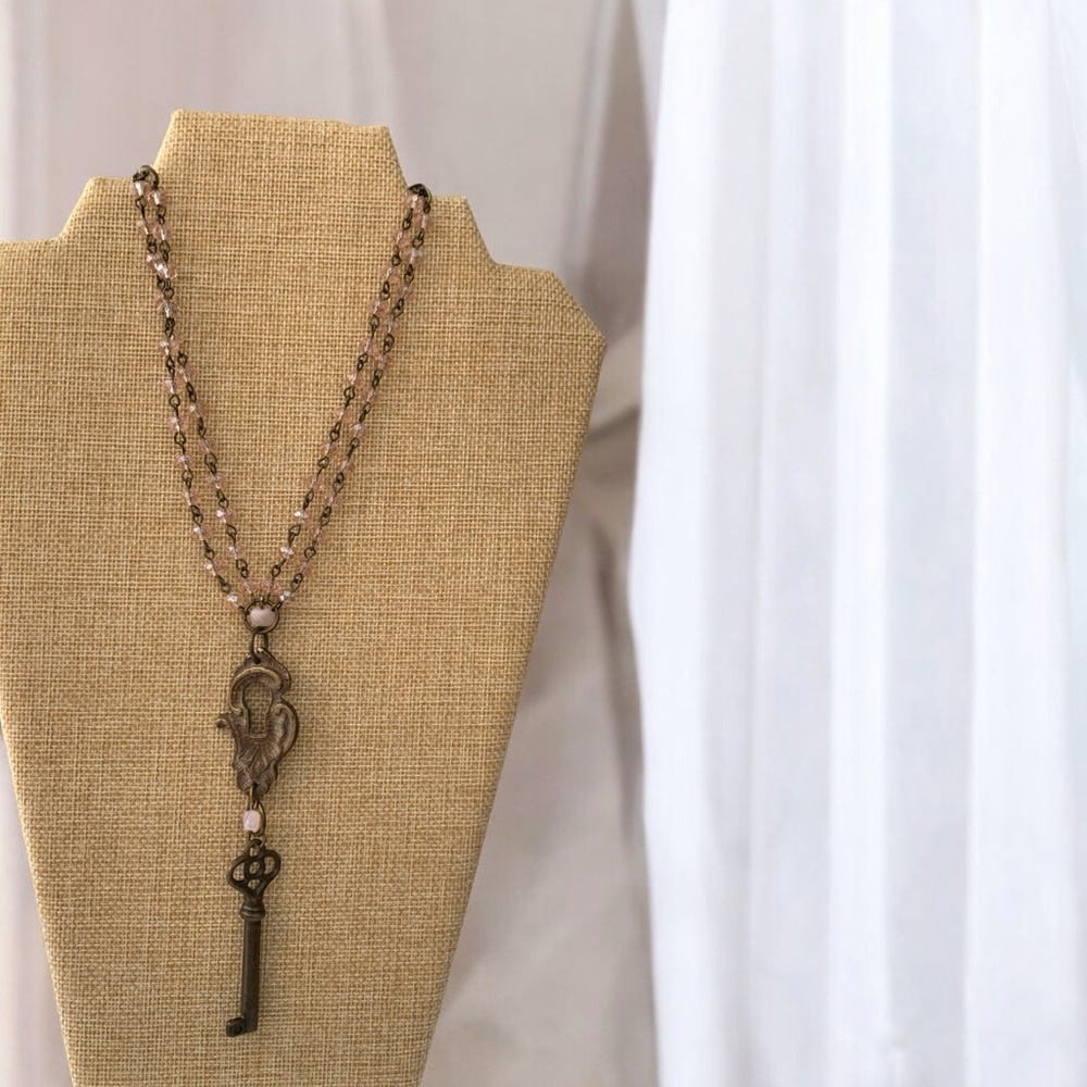 Vintage Style Key and Key Hole Pendant Necklace